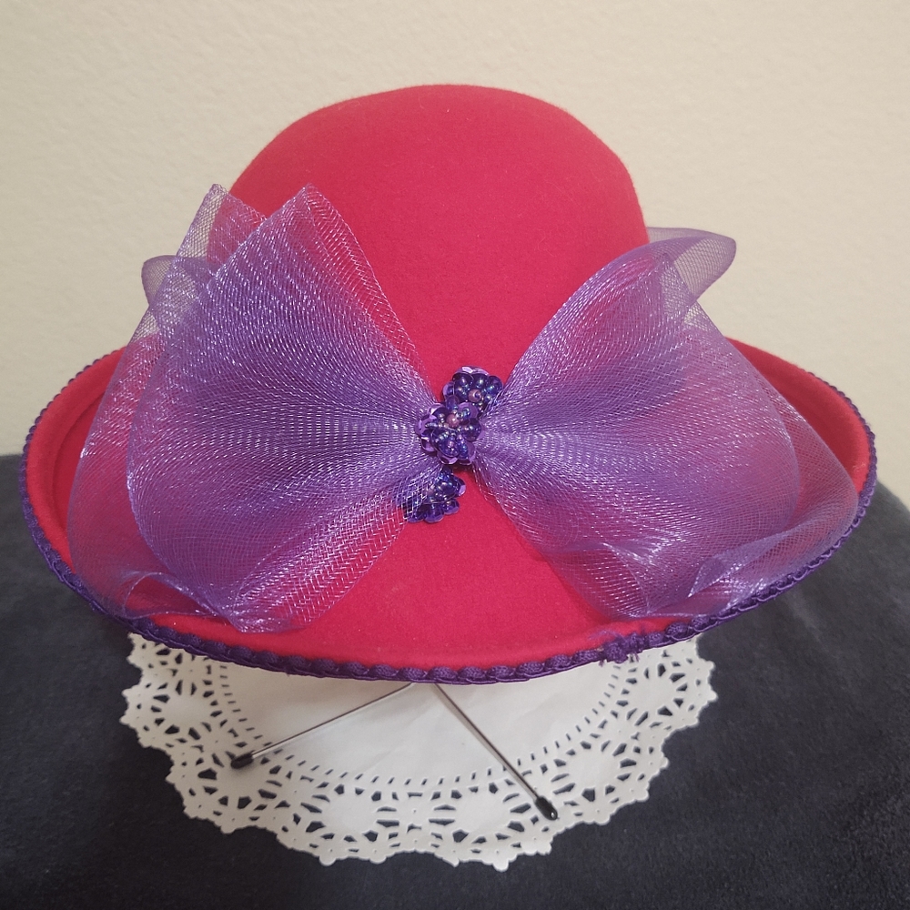 Red Hat - Picture 2 of 3